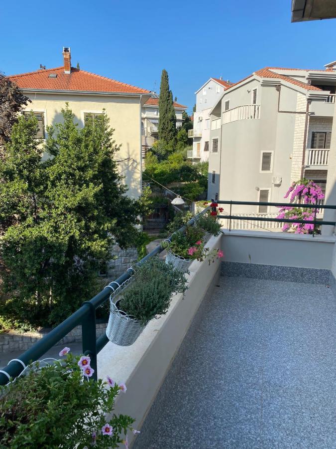 Specious And Newly Decorated At Bacvice Beach Split Exterior foto